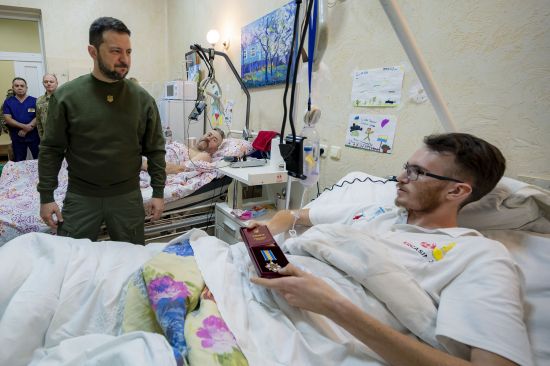 War without end: Ukraine President Volodymyr Zelensky visits wounded on Armed Forces Day, December 6 (Credit: The Presidential Office of Ukraine)