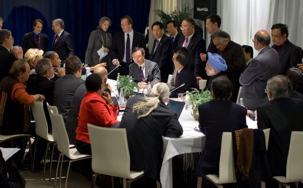 World leaders negotiating a climate deal in Copenhagen, December 18, 2009: Restoring some hope in a “global community” to combat the climate crisis and putting aside differences for the “global good” are critical (Credit: Pete Souza/The White House)
