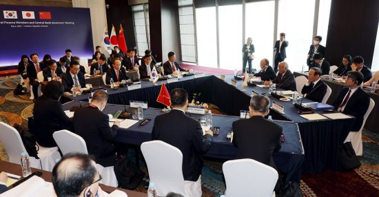 Trilateral tête-à-tête in Incheon, South Korea, May 2 : Finance ministers and central bank governors of China, Japan and Korea met in person for the first time in nearly four years (Credit: Yonhap)