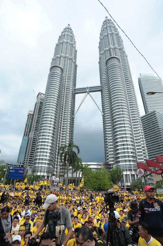 Protest for free and fair elections, Kuala Lumpur, 2016: Malaysia is set to implement a law to ensure accountability through transparency of political financing or donations (Credit: Khairul Effendi / Shutterstock.com)