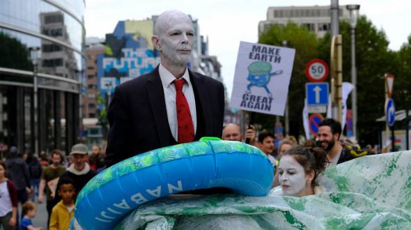 Crises and Geopolitics Weigh Heavily on Global Climate Talks – But Opportunity Awaits