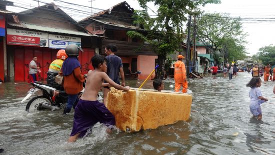 Under water: Indonesia’s crowded capital Jakarta is sinking and prone to flooding (Credit: Bagus upc / Shutterstock.com)