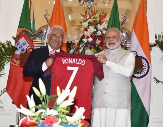 India pride: Indian Prime Minister Modi receives a signed jersey of football legend Cristiano Ronaldo from Portuguese counterpart António Luís Santos da Costa, who is half Indian, New Delhi, January 2017 (Credit: @PMOIndia on Twitter)