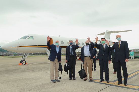 Unofficial welcome: US President Biden sent retired officials to Taipei, where they met Taiwan leader Tsai Ing-wen, who tweeted this photo (Credit: @iingwen on Twitter)