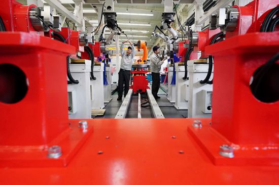 Robots at work in Tangshan, Hebei Province: Under the 14th Five-Year Plan, China will develop core technologies and commercial competitiveness in knowledge industries (Credit: Xinhua)