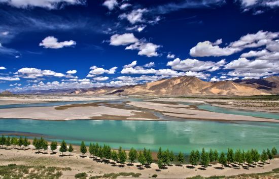 Upstream quiet before a storm?: The Brahmaputra River near Shigatse in Tibet (Credit: Boqiang Liao)