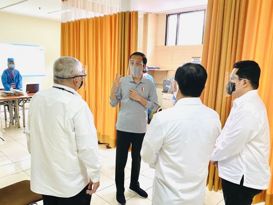 Second-term woes: Jokowi visits a Covid-19 vaccine production facility in Bandung (Credit: Kementerian Kesehatan Republik Indonesia)